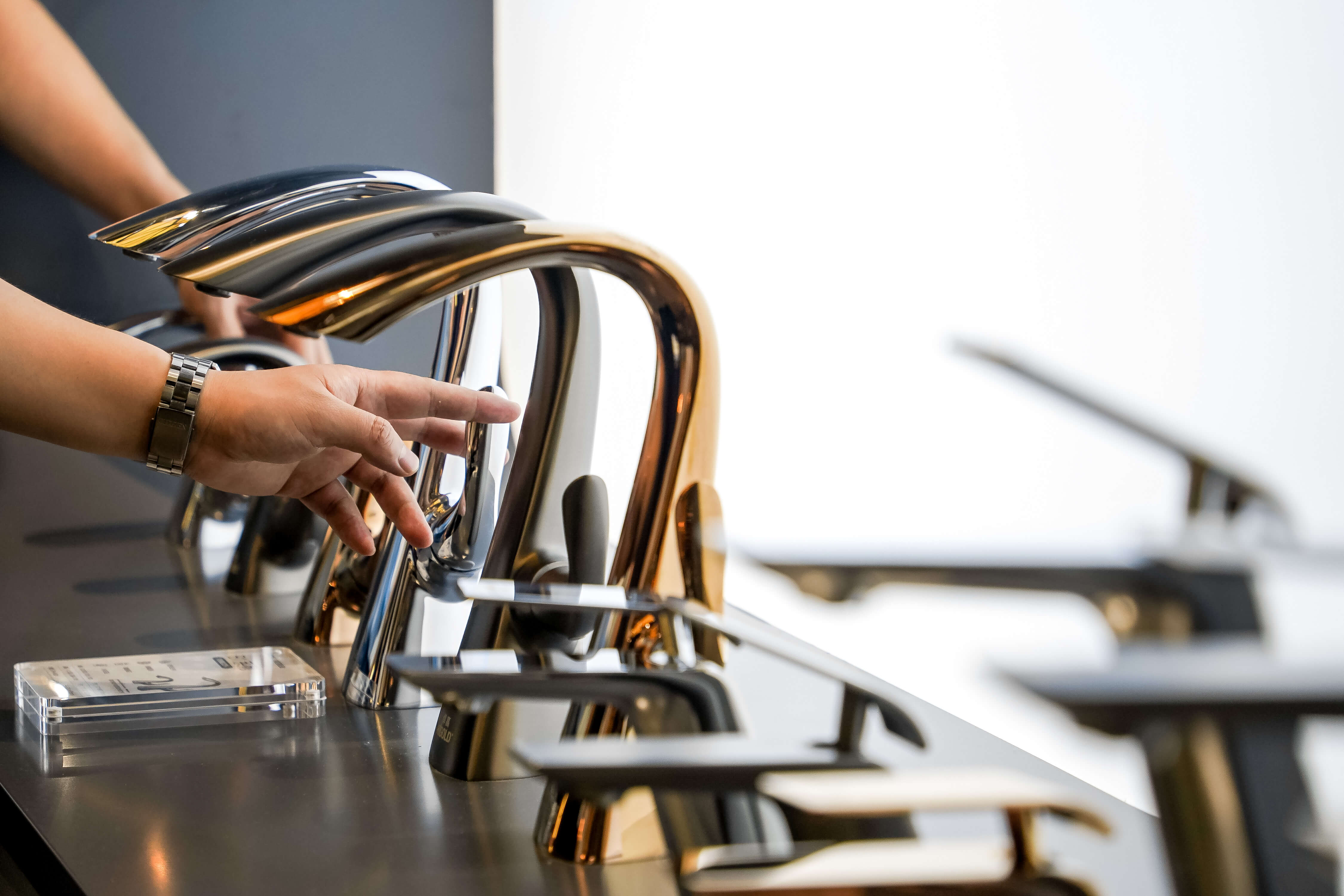 卫浴龙头人流.jpg 卫浴龙头人流.jpg