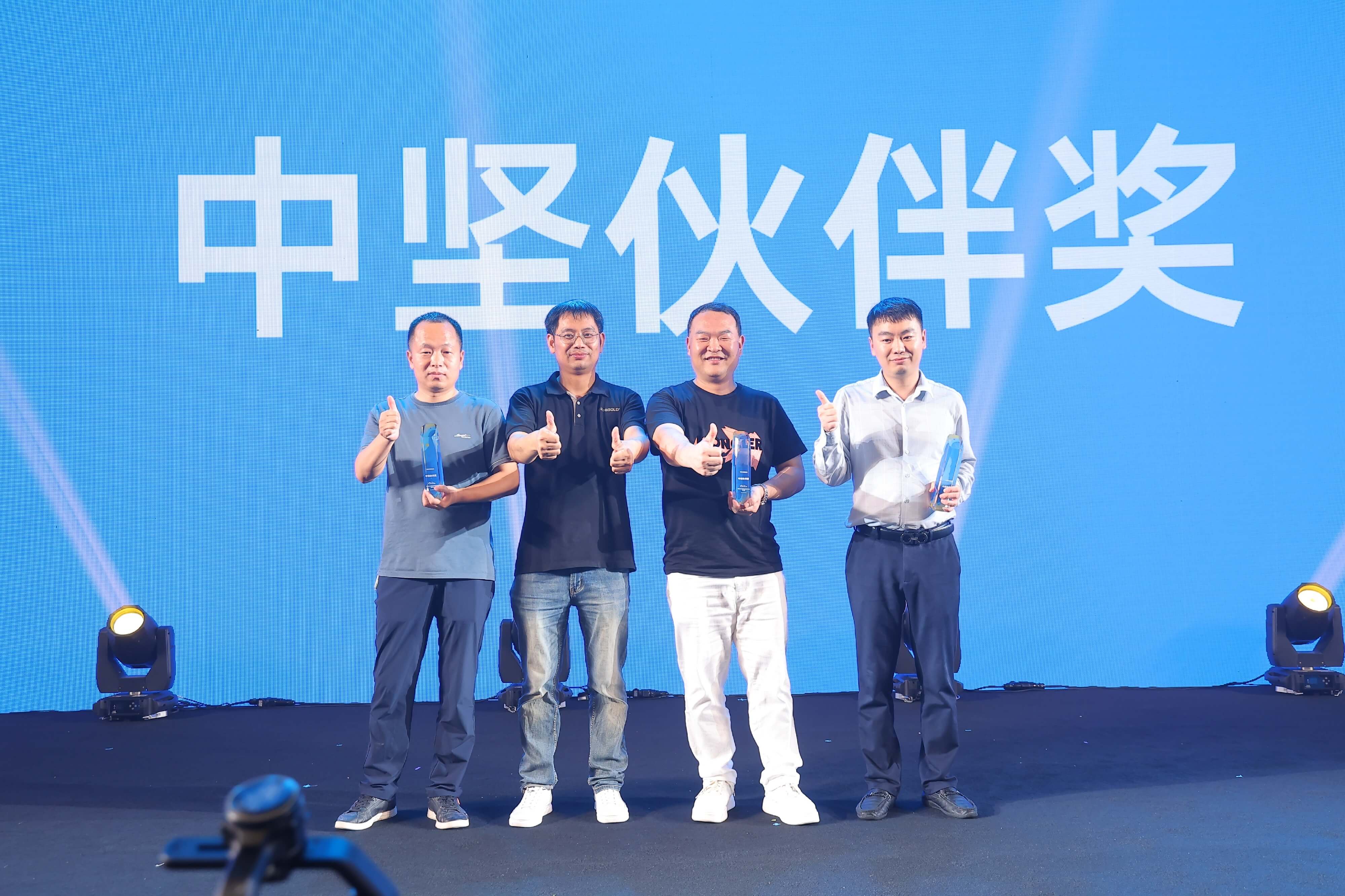 RON_0892.JPG RON_0892.JPG